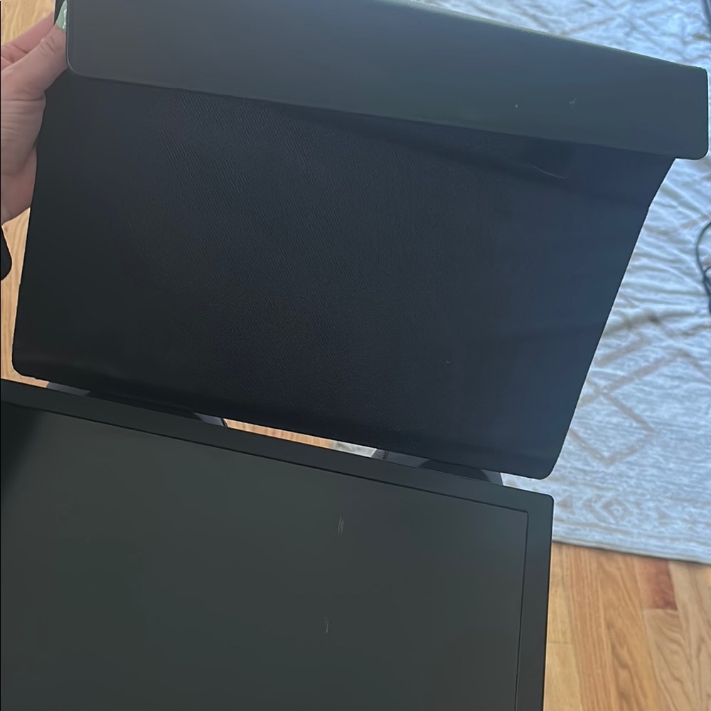 ASUS Portable Monitor 15.6” - Picture 2 of 4